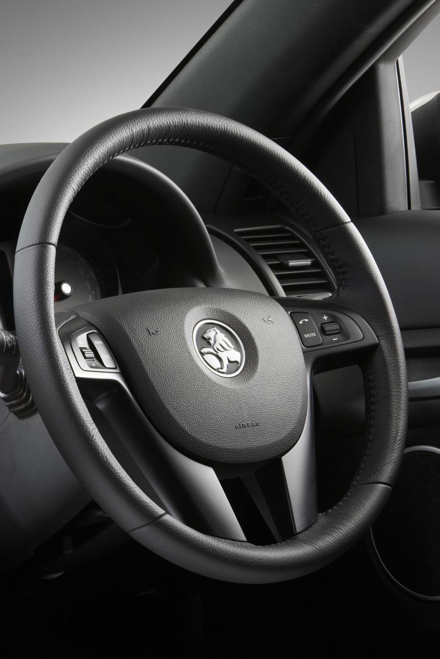  Holden Commodore SV6 2006 года  (фото 25 из 49)